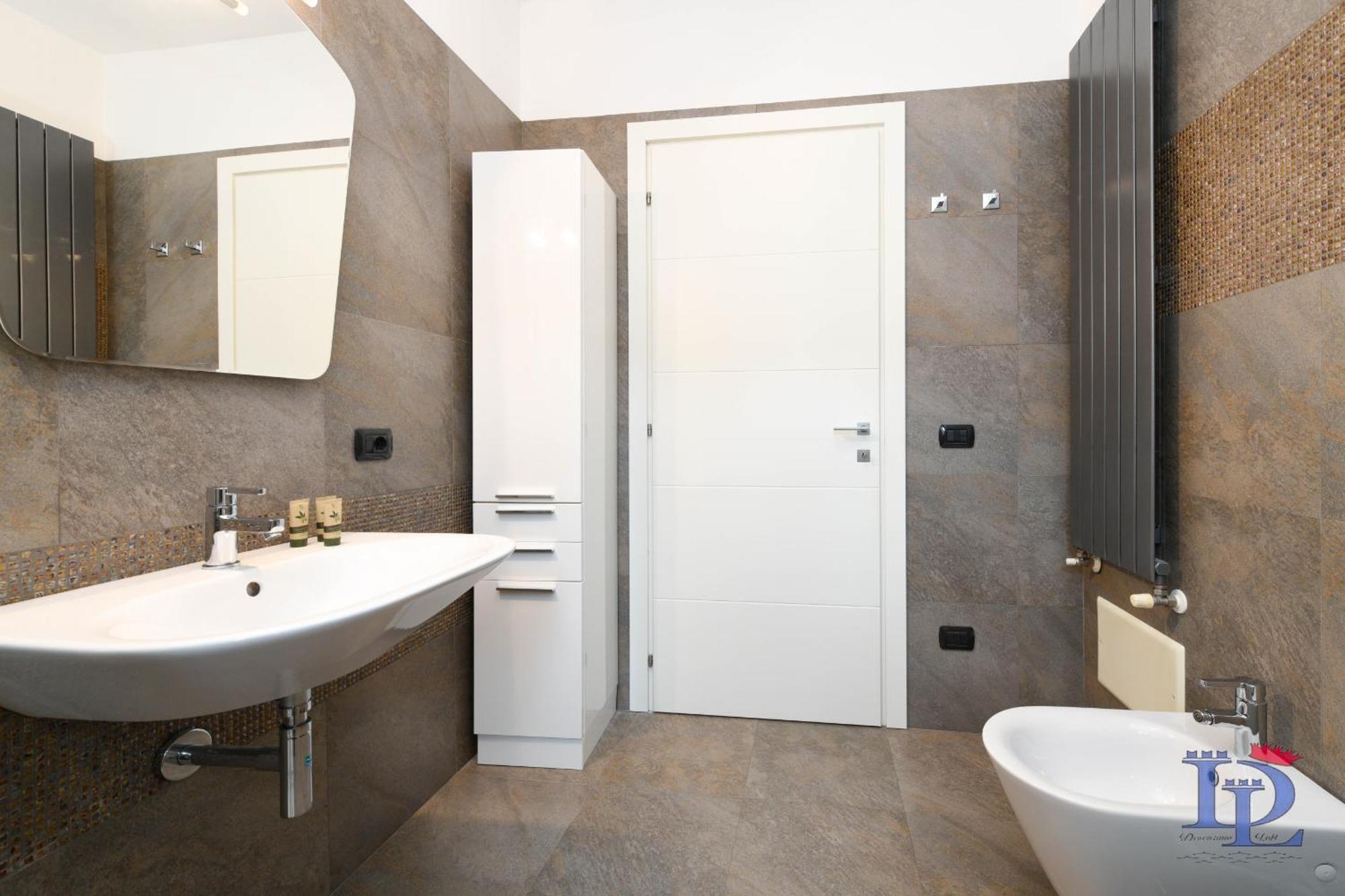 Desenzanoloft Official Partner Marriott Homes & Villas -The Wind Rose Renovation 2025 Дезенцано-дель-Гарда Экстерьер фото