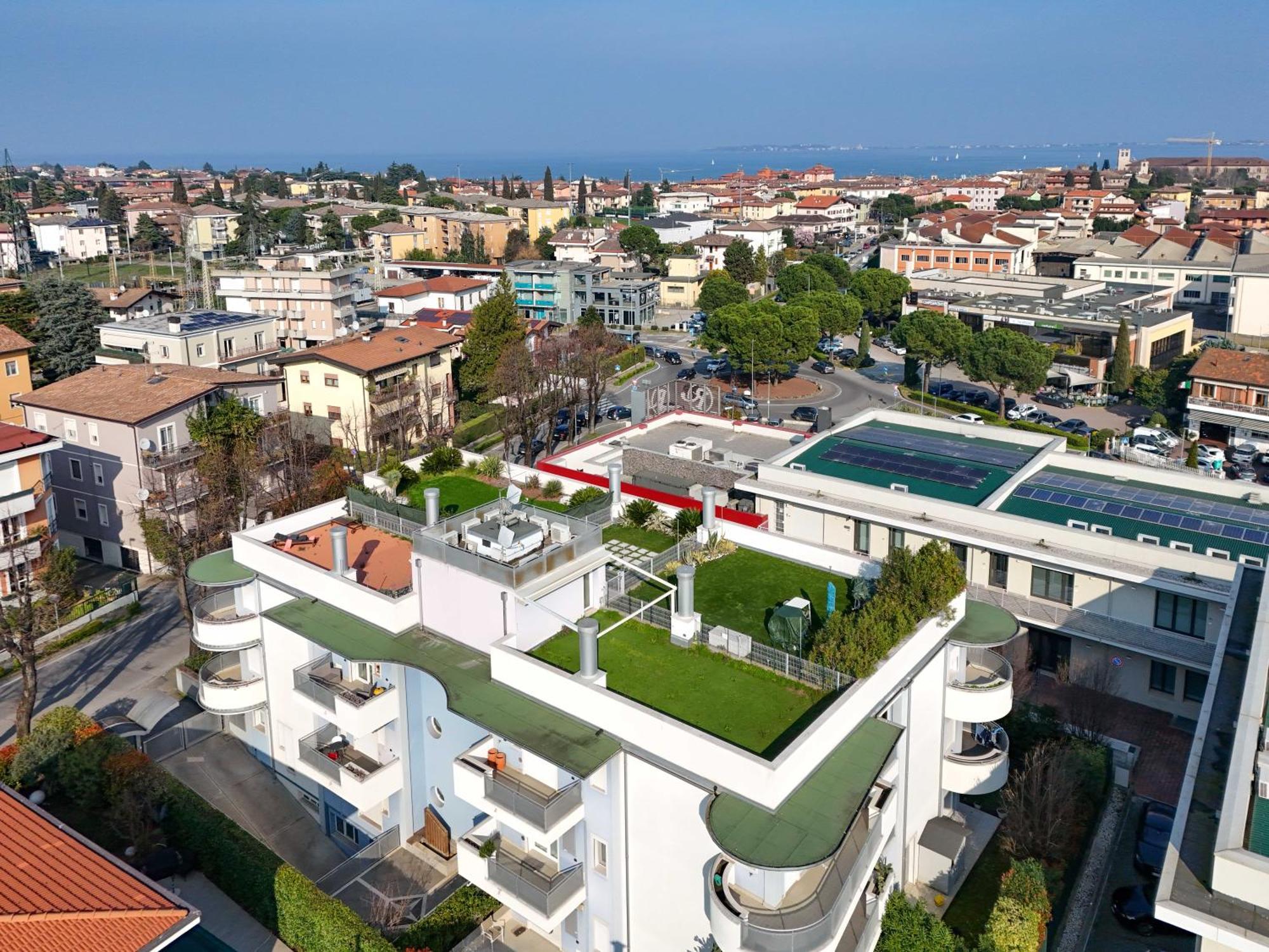Desenzanoloft Official Partner Marriott Homes & Villas -The Wind Rose Renovation 2025 Дезенцано-дель-Гарда Экстерьер фото